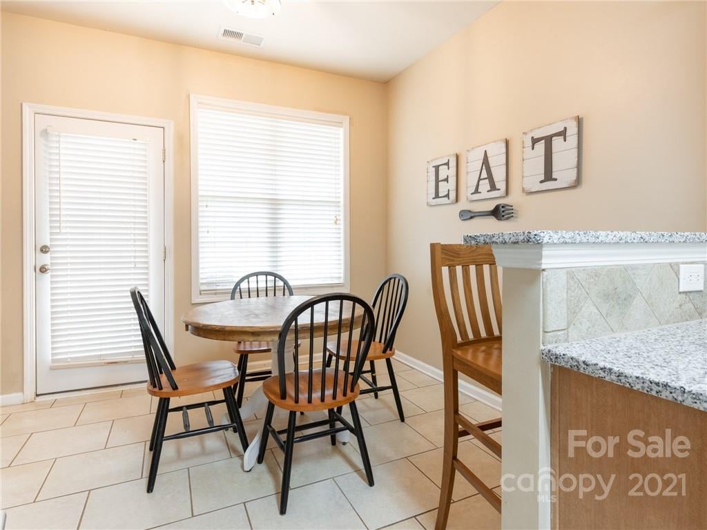 273 Notable Ln