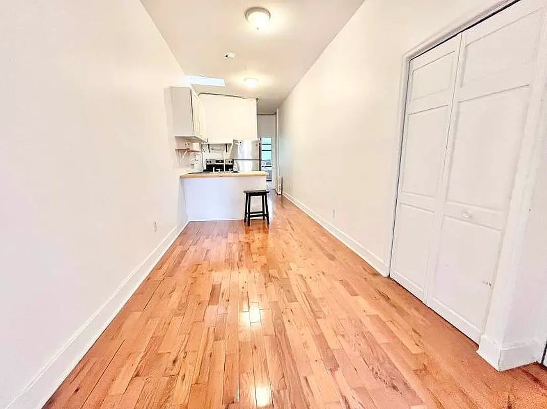 369 Menahan Street #1R