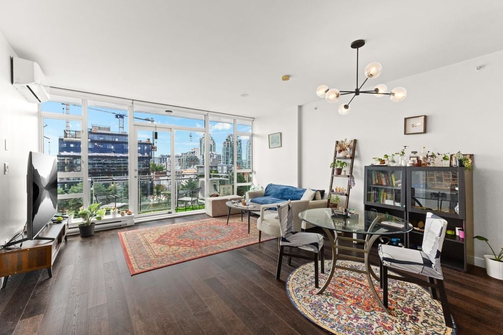 221 Union St, #ph907