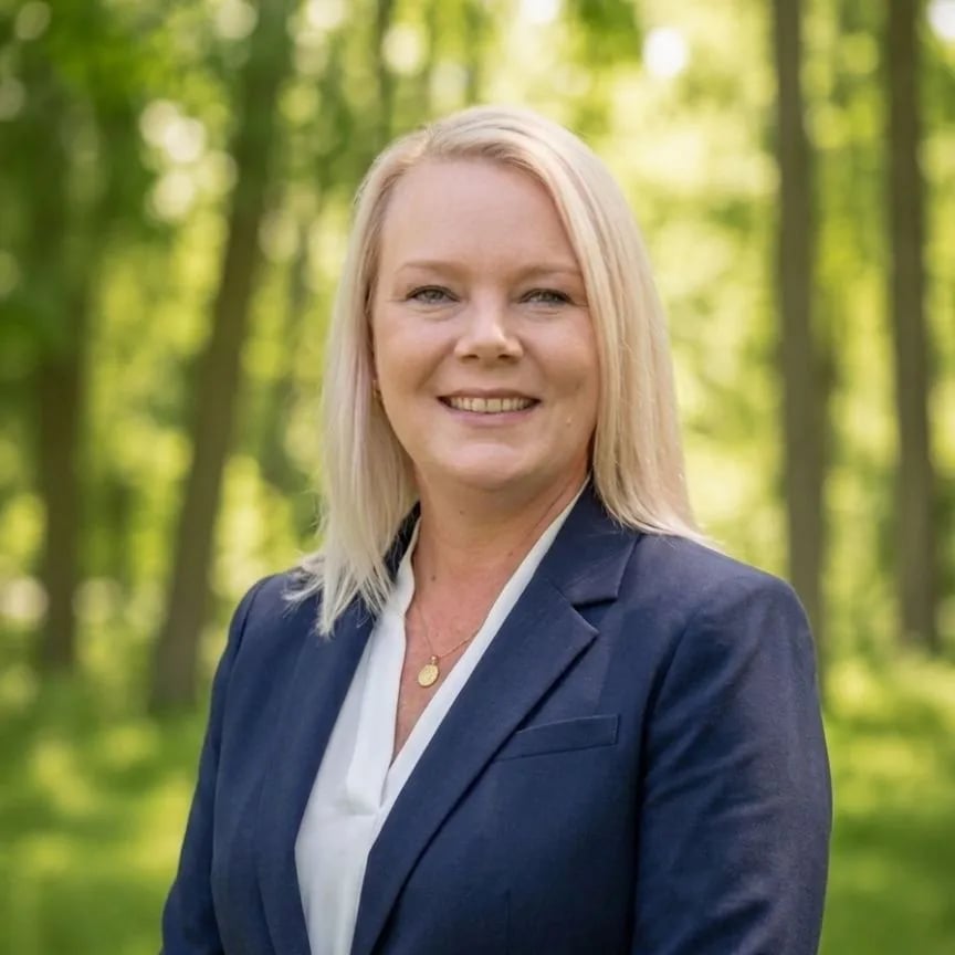 Michelle Johnston Listings.com real estate agent headshot