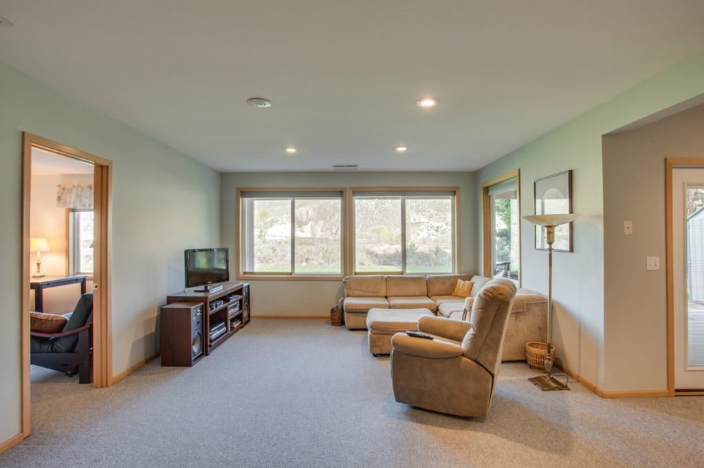 325 Lake Front Rd