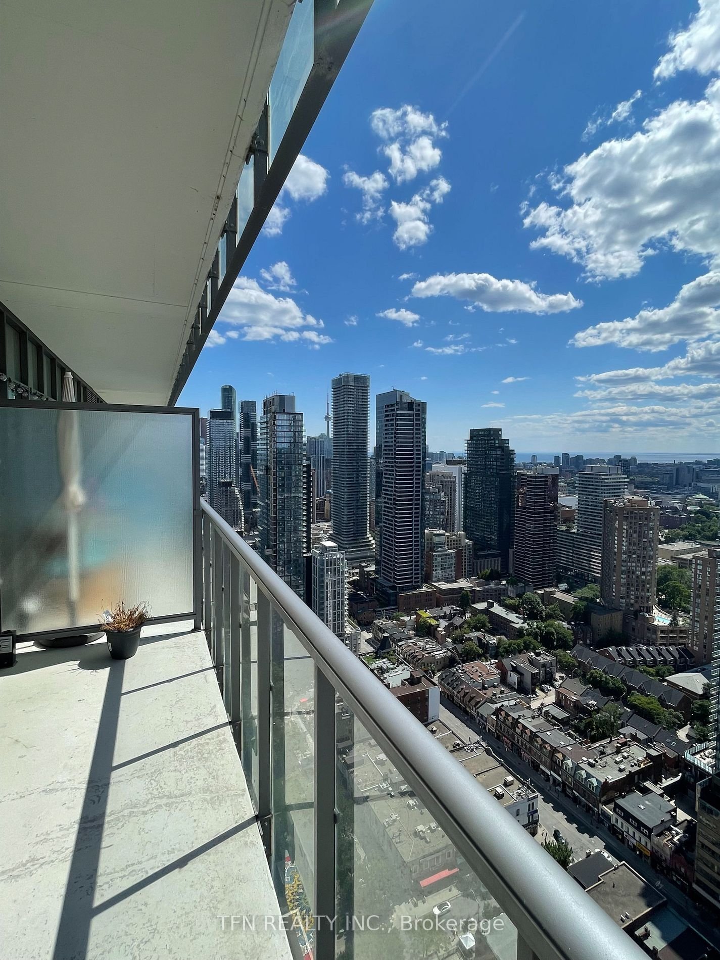 33 Charles St E Unit: 3805