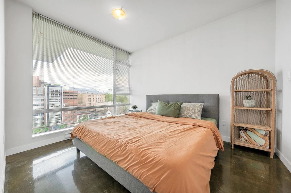 221 Union St, #906