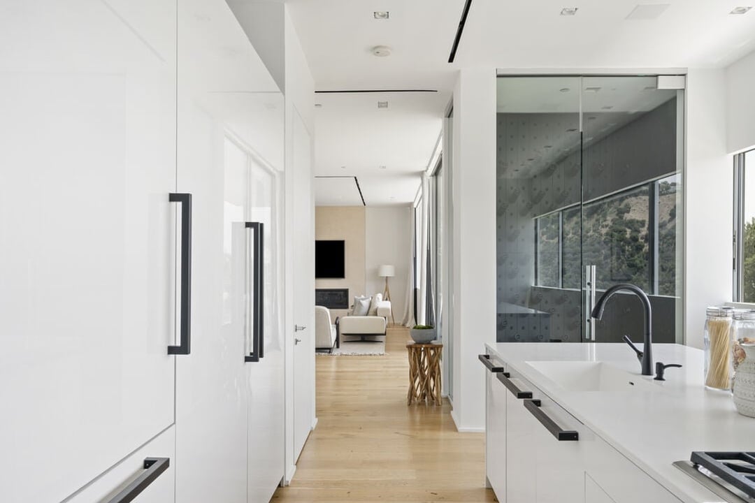 Nova Estate, Sunset Plaza Dr, 90069