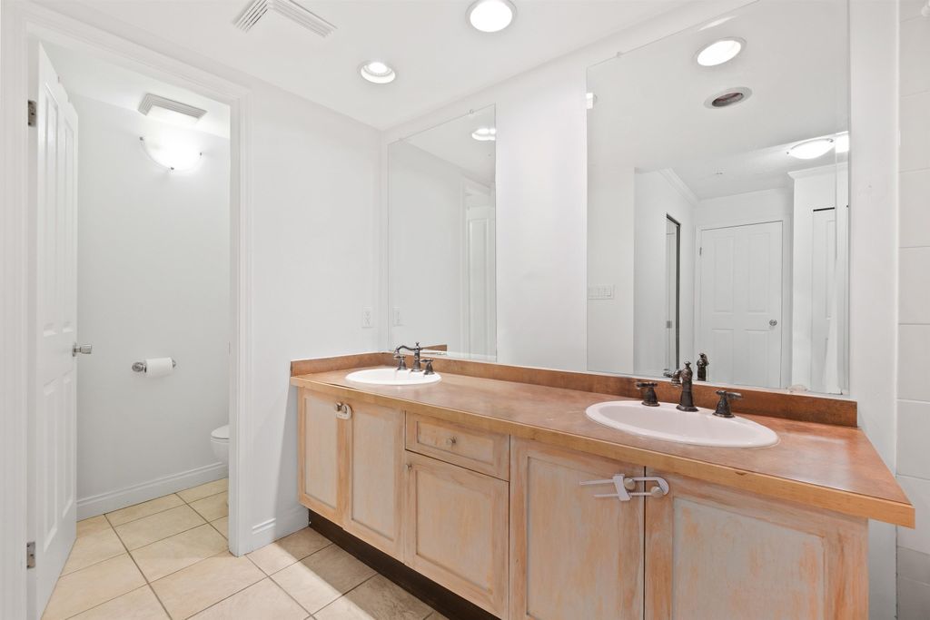 1869 Spyglass Pl, #211