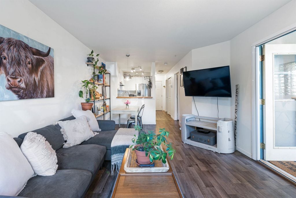2388 Triumph St, #109