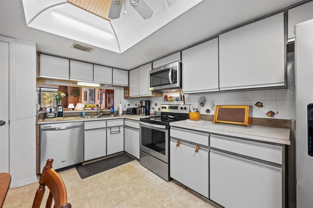 1055 Kensington Park Dr, #808