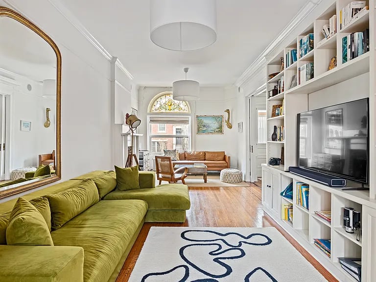 52 Midwood St