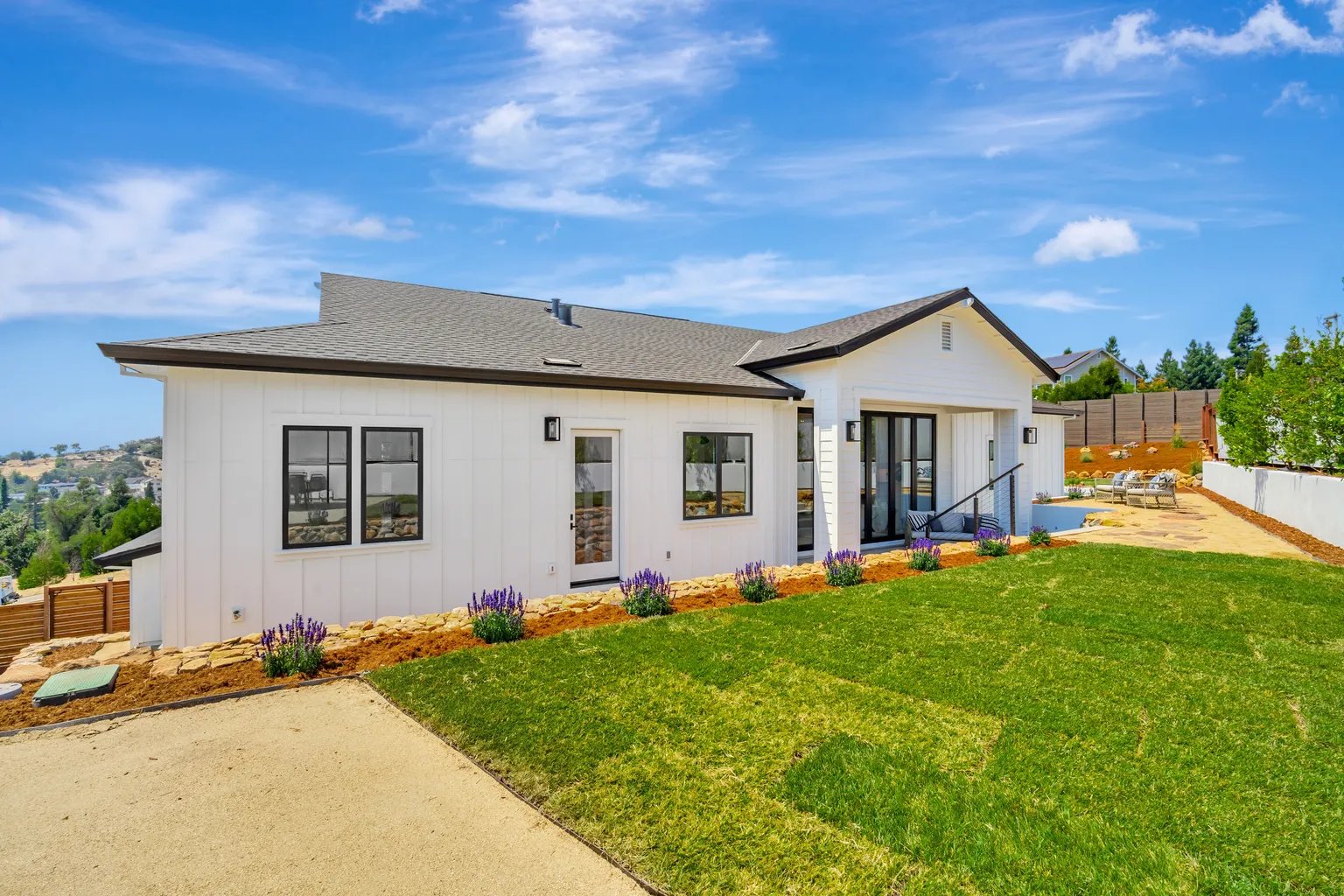 3572 Southridge Dr