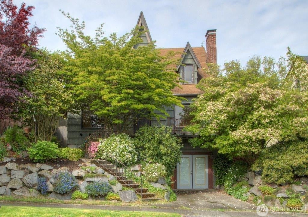 4015 Fauntleroy SW