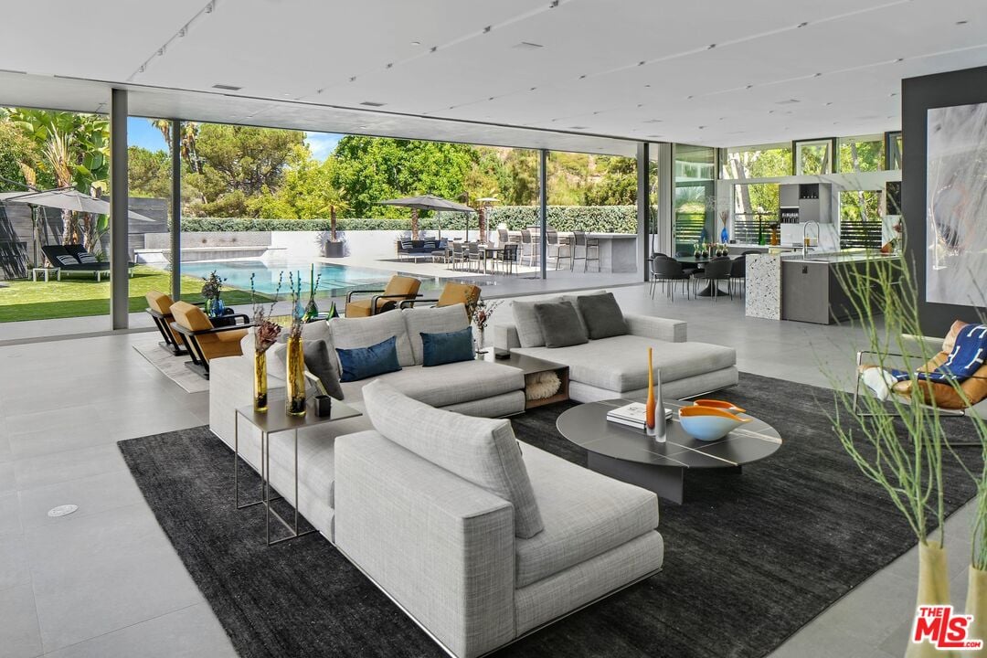 Nova Heights, Loma Vista Dr, 90210