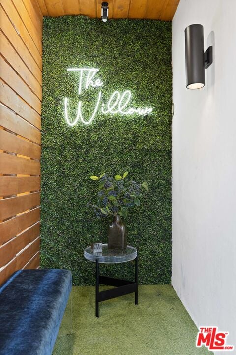 7853 Willow Glen Rd