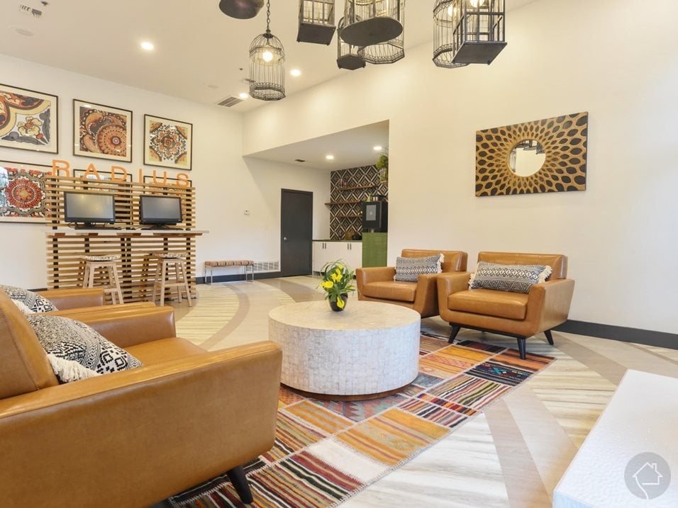 Amazing 2/2, walk to the Domain, up to 10 free weeks!