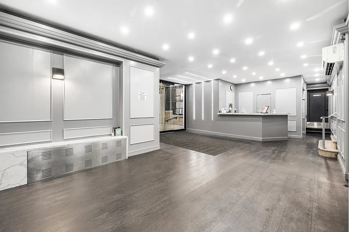 341 West 45th St Unit: 501