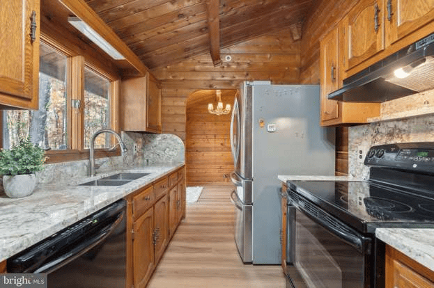 Charming Log Cabin Home Tour at 88 White Oak Lane in Shenandoah Retreat