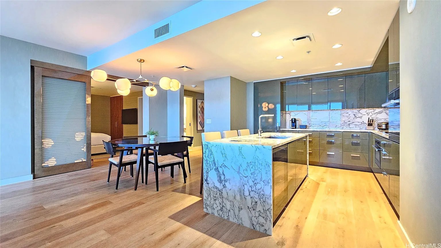 383 Kalaimoku St, #3502