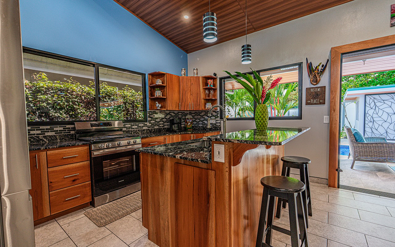Home Near Downtown Uvita with Private Forest and Creek
