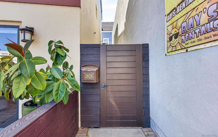 3828 Mission Blvd, San Diego, CA 92109