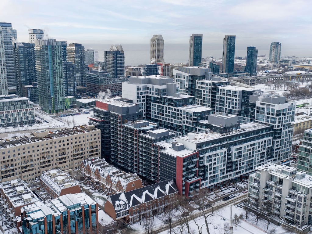 560 Front Street West, Suite 621