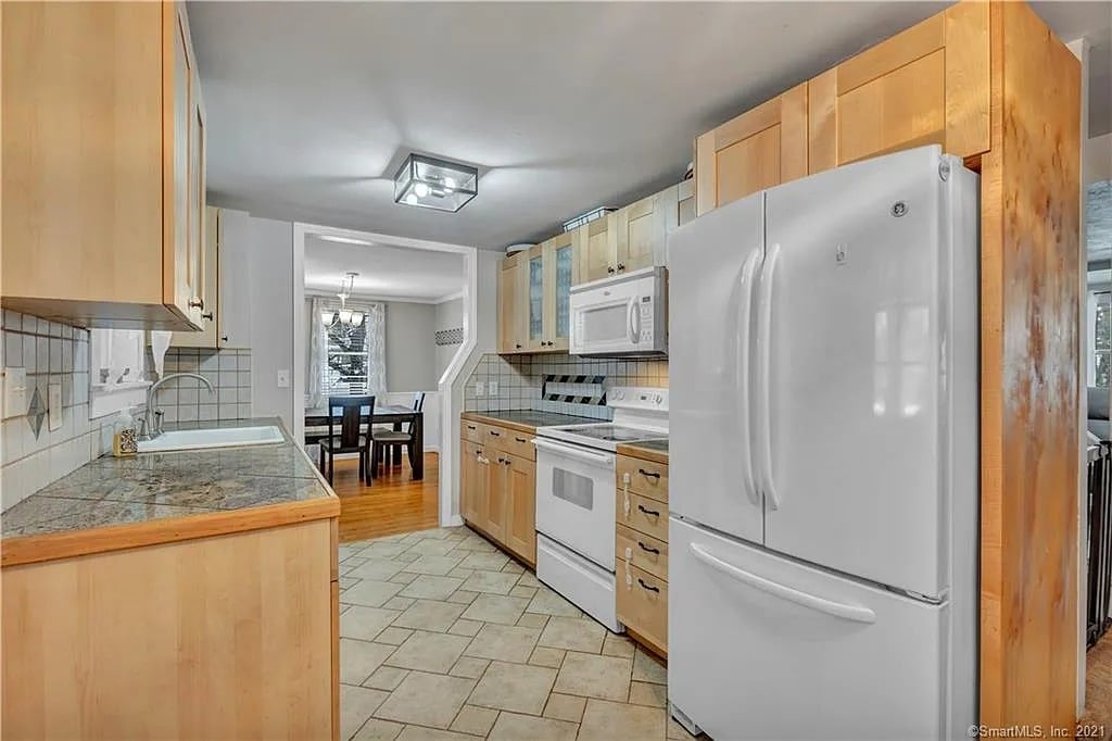 386 Jones Hill Rd