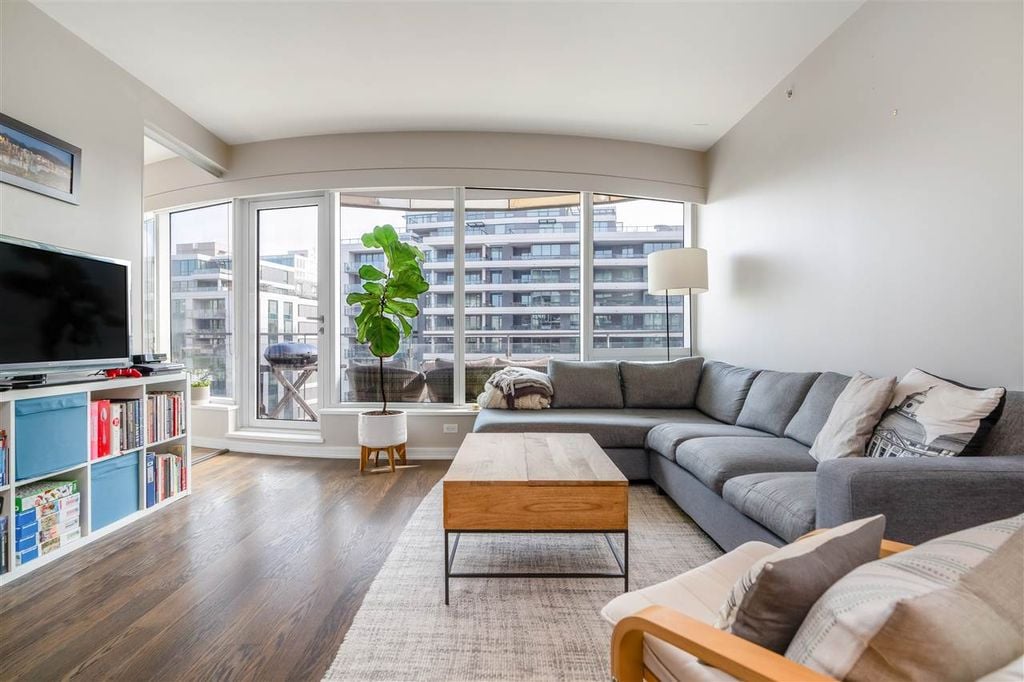 1661 Ontario St, #806