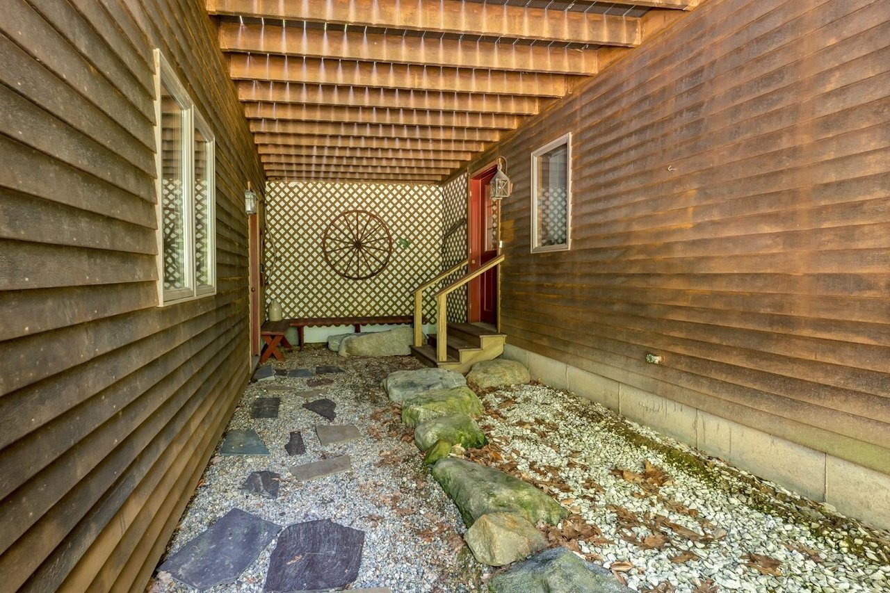 42 Hawkins Pond Rd