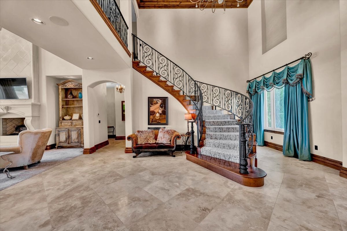Casa Bella Estate – A Masterpiece of Luxury & Elegance in Mustang, Oklahoma - Wyatt Poindexter - The Agency 