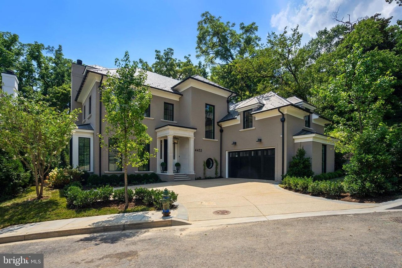 4432 Chestnut Ln NW