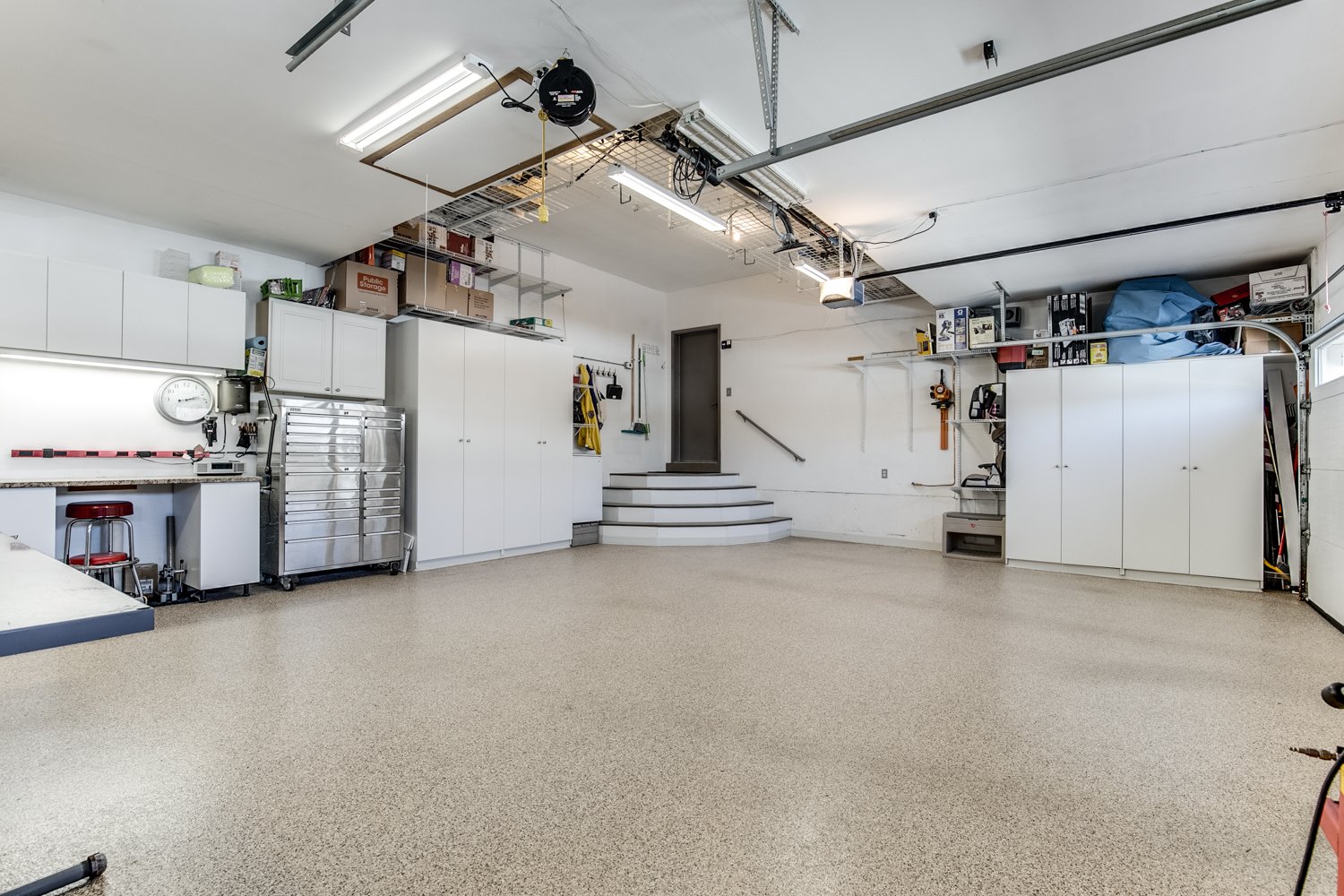 Beautiful 2-Story in Desirable OakParke Estates