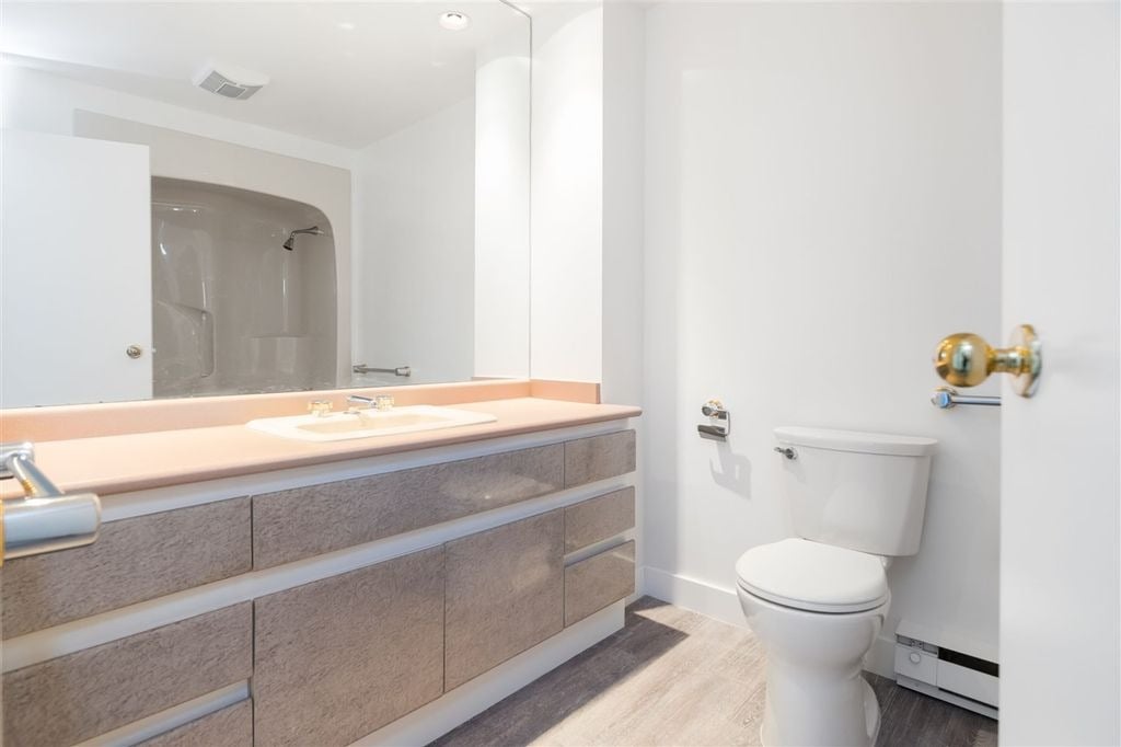 294 W 16th Ave
