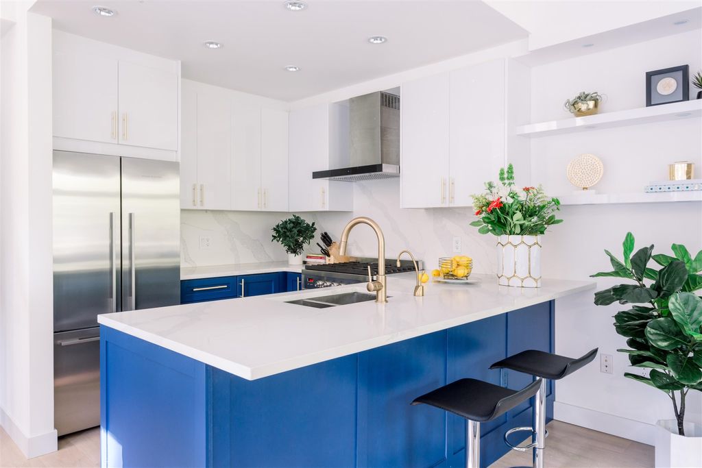 311 W 59th Ave