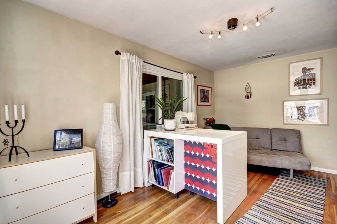Just Listed! Excellent Location! and Under $300K!