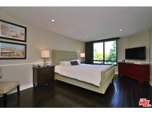 851 N Kings Rd #303