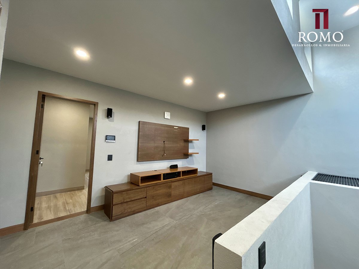 CASA CARRILLO EN VENTA EN BUGAMBILIAS $23'400,000.00 MN