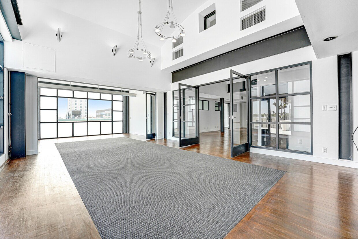219-231 Arizona Ave