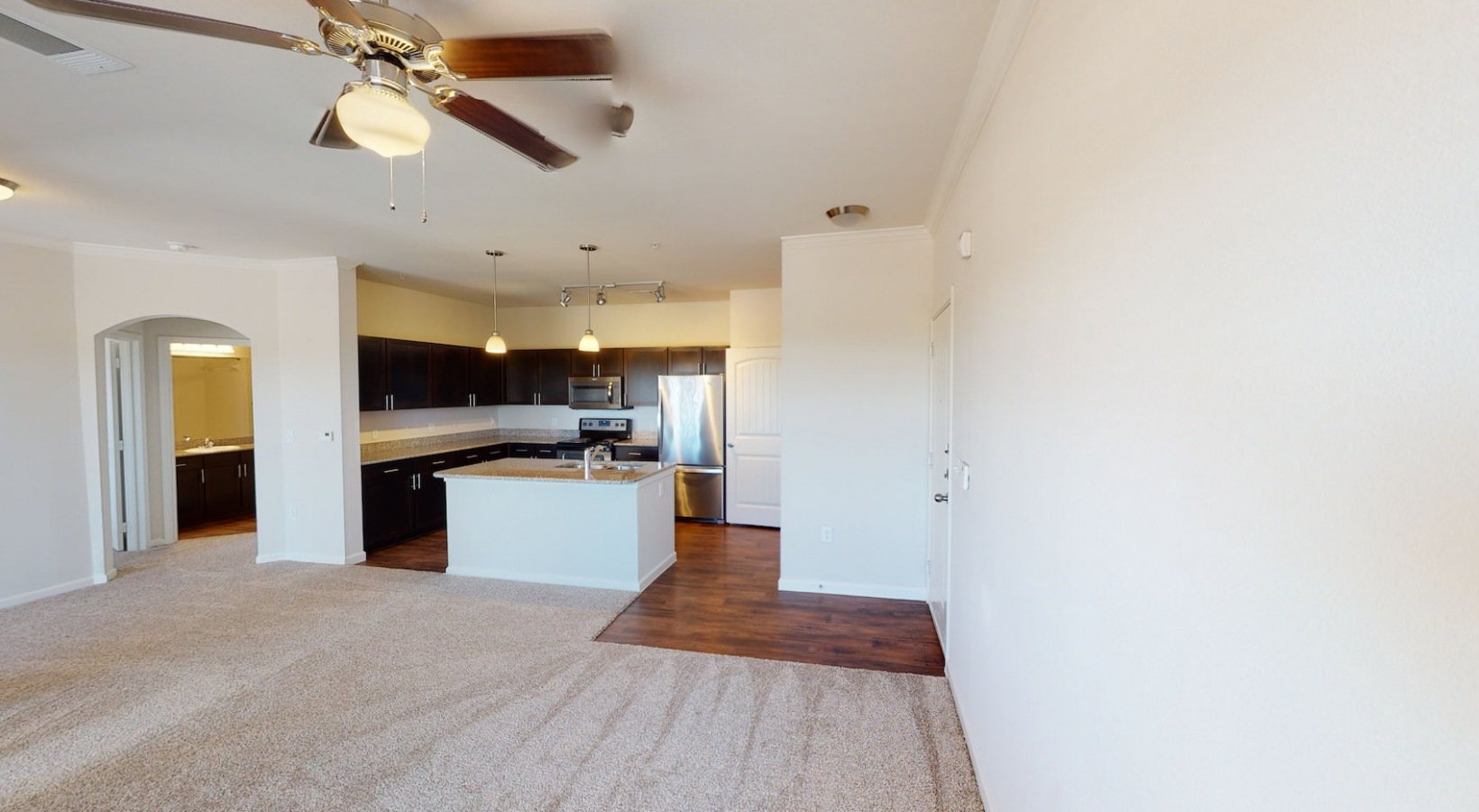 Beautiful 1/1 apartment home 20 minutes north of downtown!