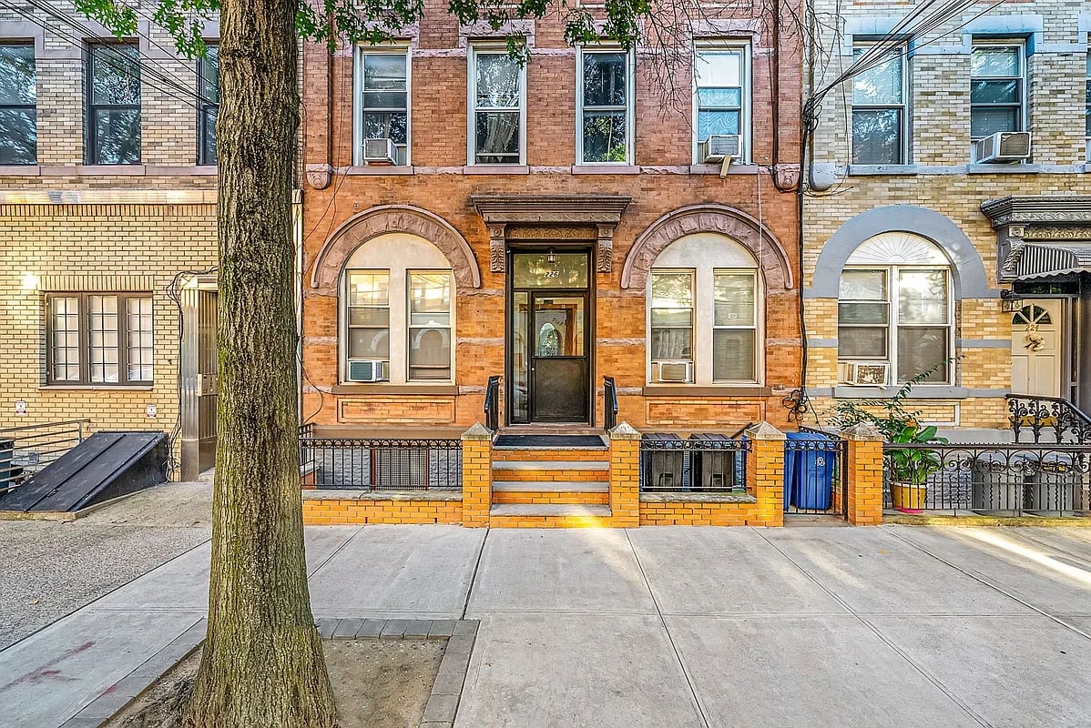 226 Kingsland Avenue Unit: 1R