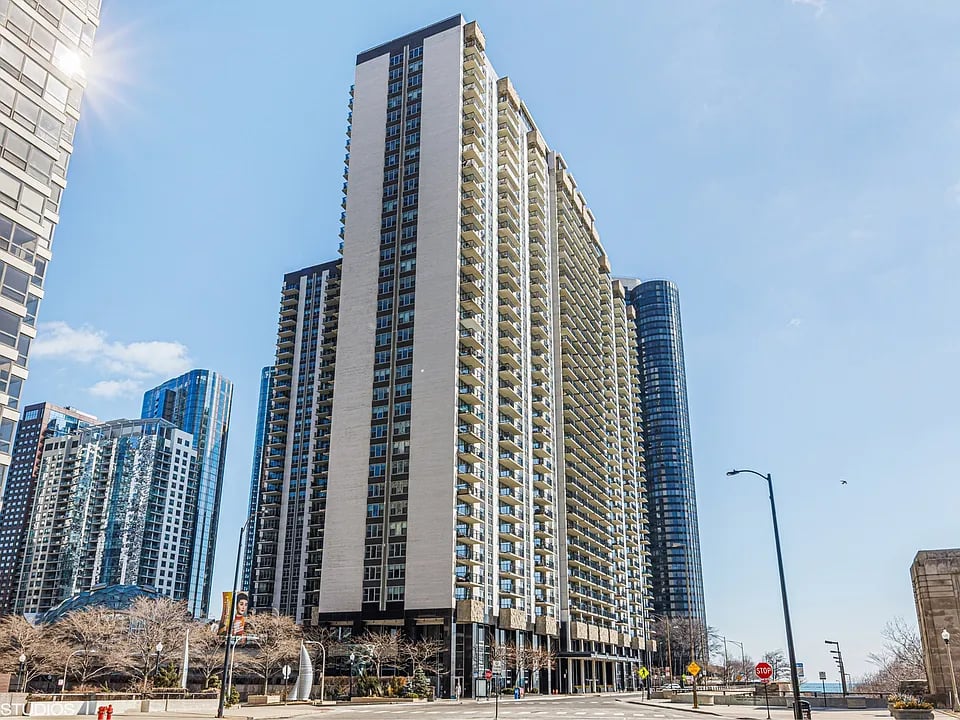 400 E Randolph St APT 3322