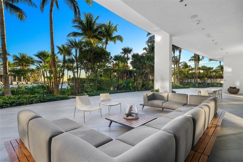 2200 N Ocean Blvd: Unit S303