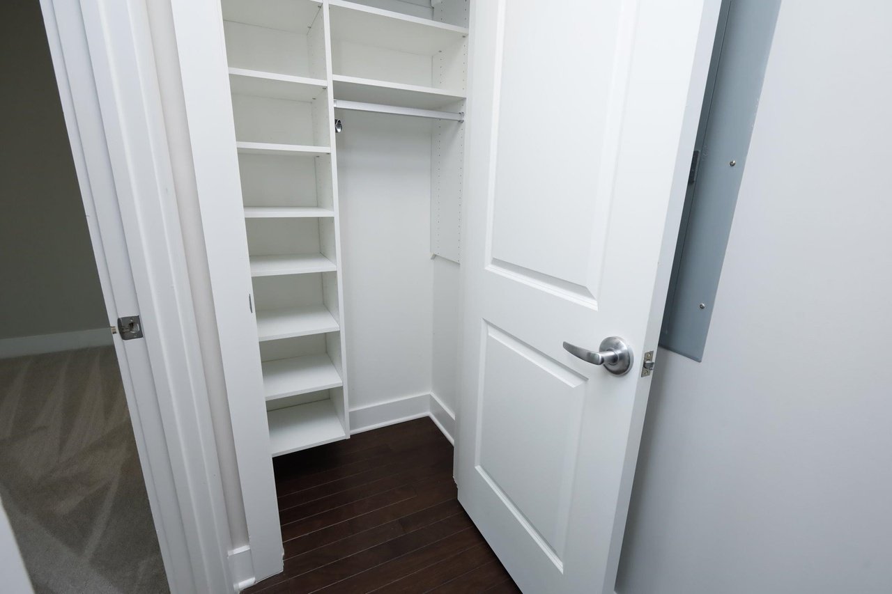 140 W Franklin St #514