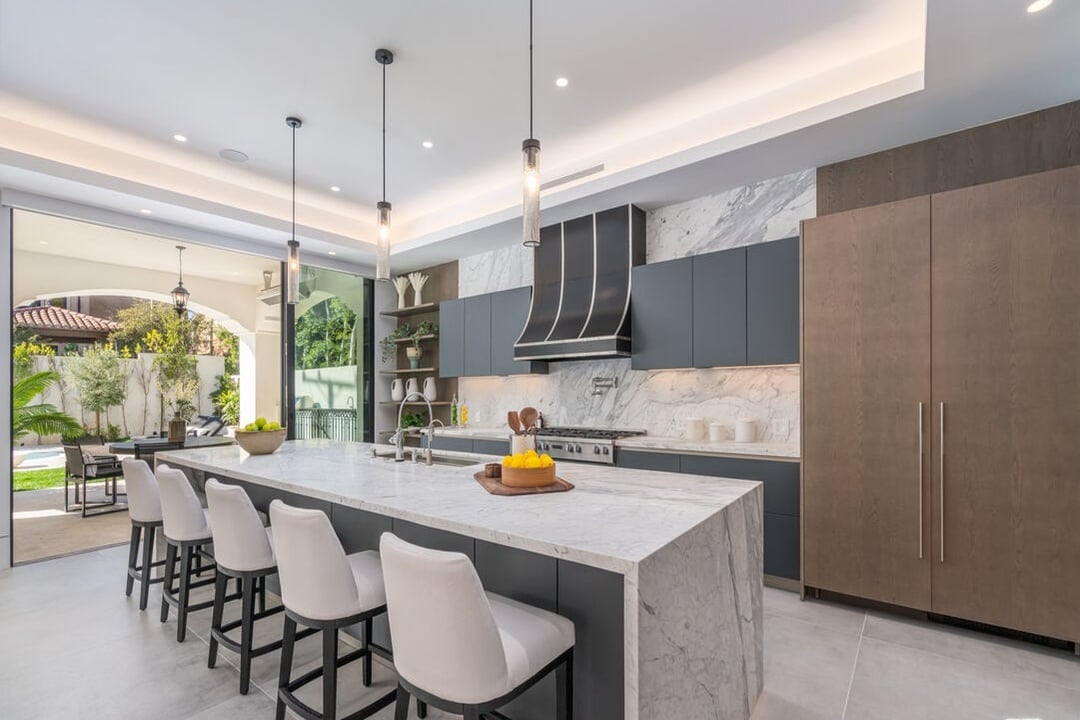 Silverreach Pavilion, N Hillcrest Rd, 90210