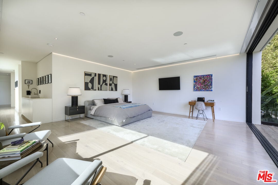 Pinnacle Manor, Willow Glen Rd, 90046