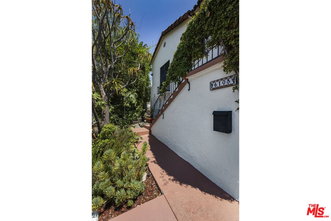 6105 Mount Angelus Dr