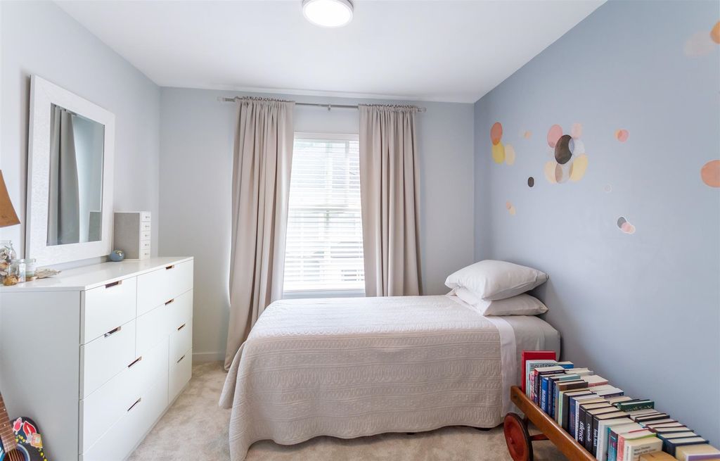 8515 Aquitania Pl