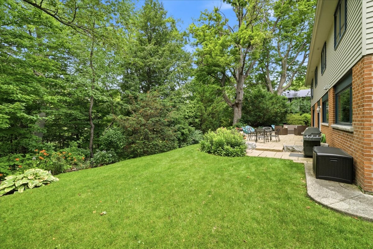 Rare Court Location on Oakville Golf Course