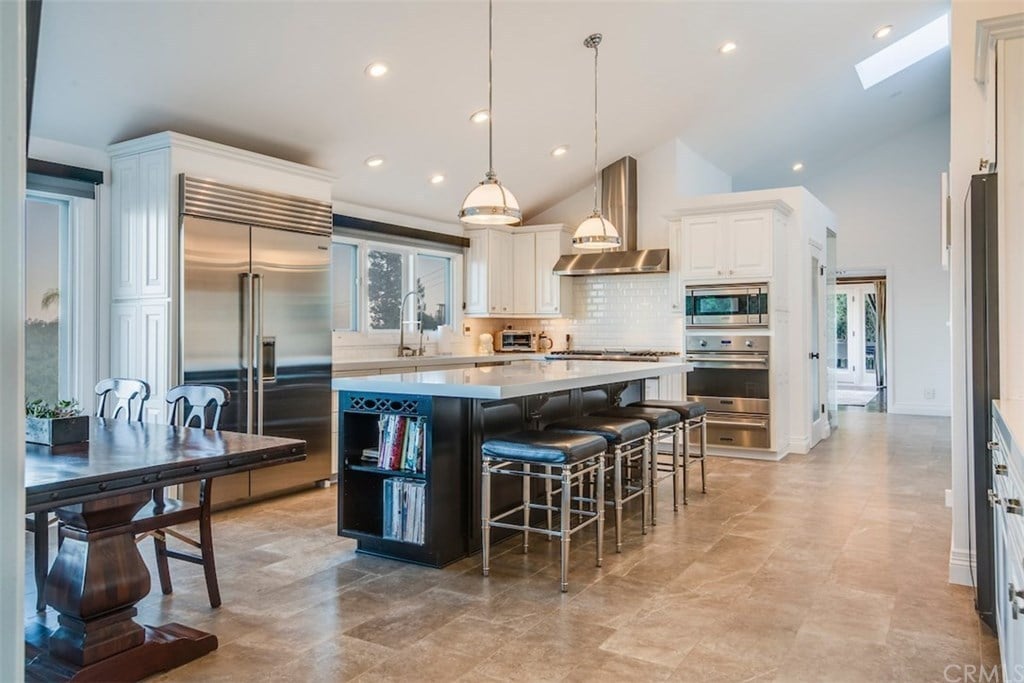 11 Outrider Rd