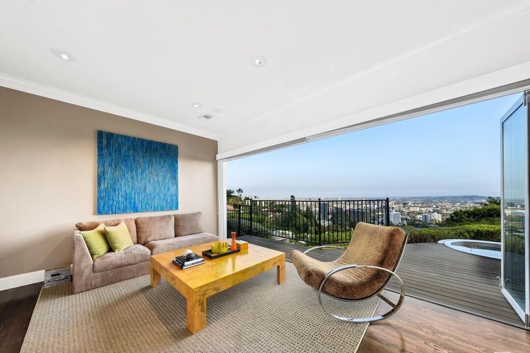 Sierra Mar Dr, 90069