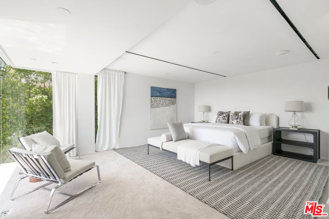 Nova Estate, Sunset Plaza Dr, 90069