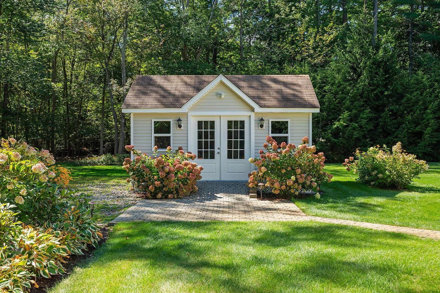 2 Brookside Ln