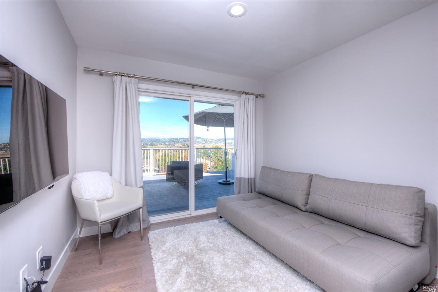 13 Constitution Dr